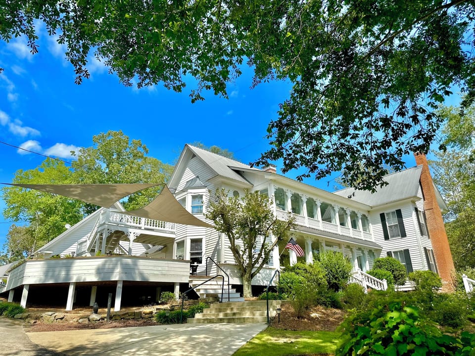 You have the entire main level & 1 bedroom upstairs, NOT THE ENTIRE HOUSE.