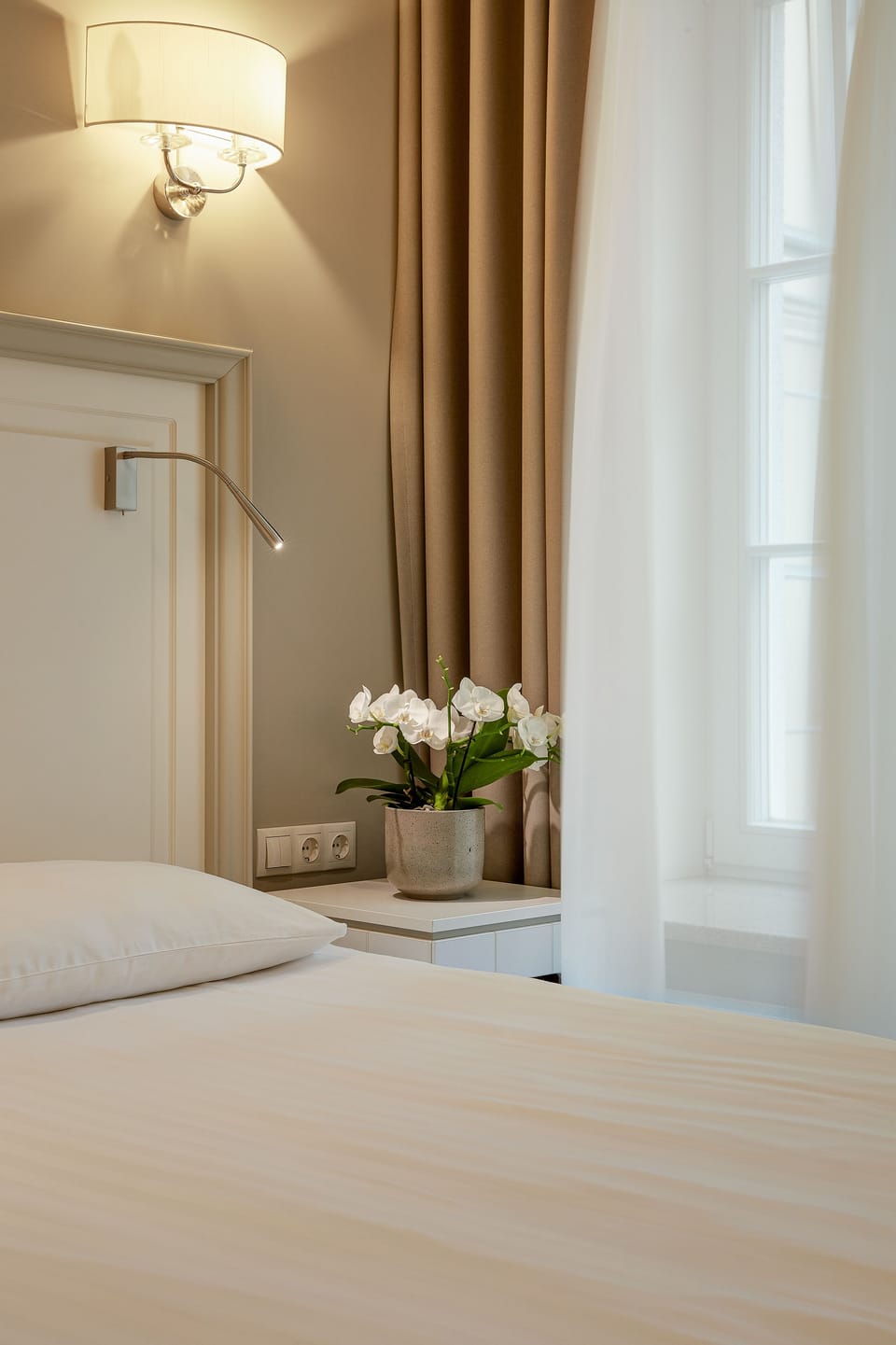 Hypo-allergenic bedding, minibar, in-room safe, individually decorated