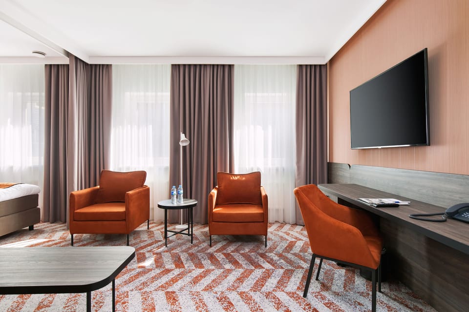 Suite | Living area | 120-cm Smart TV with cable channels, TV, fireplace