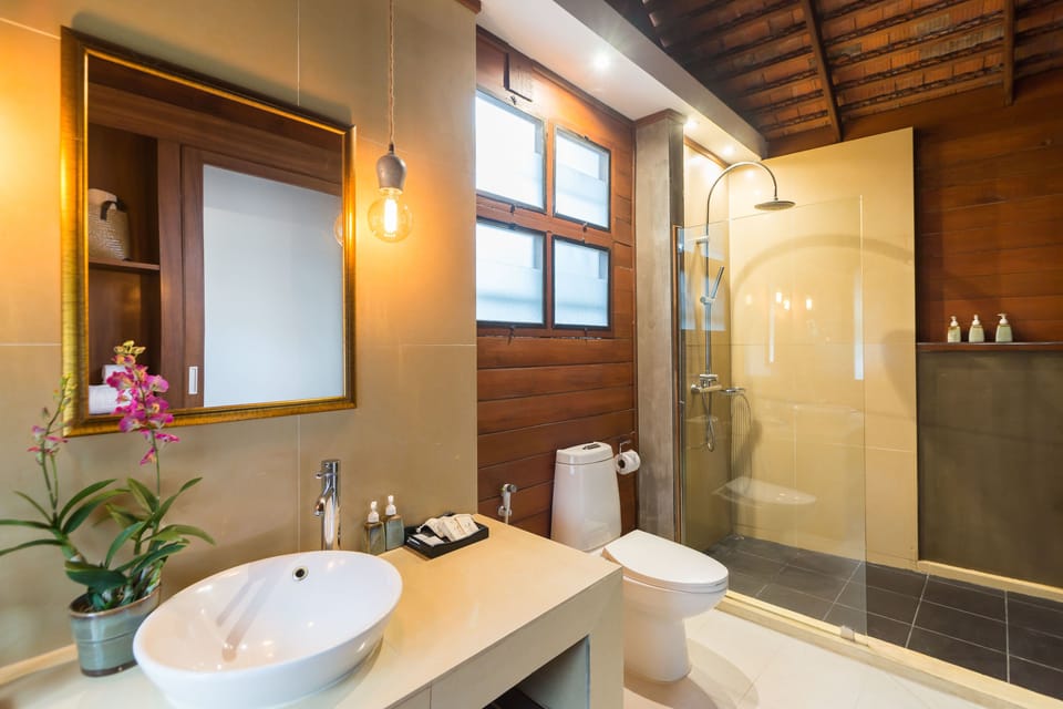 Villa (Grand Deluxe Villa) | Bathroom | Shower, rainfall showerhead, free toiletries, hair dryer