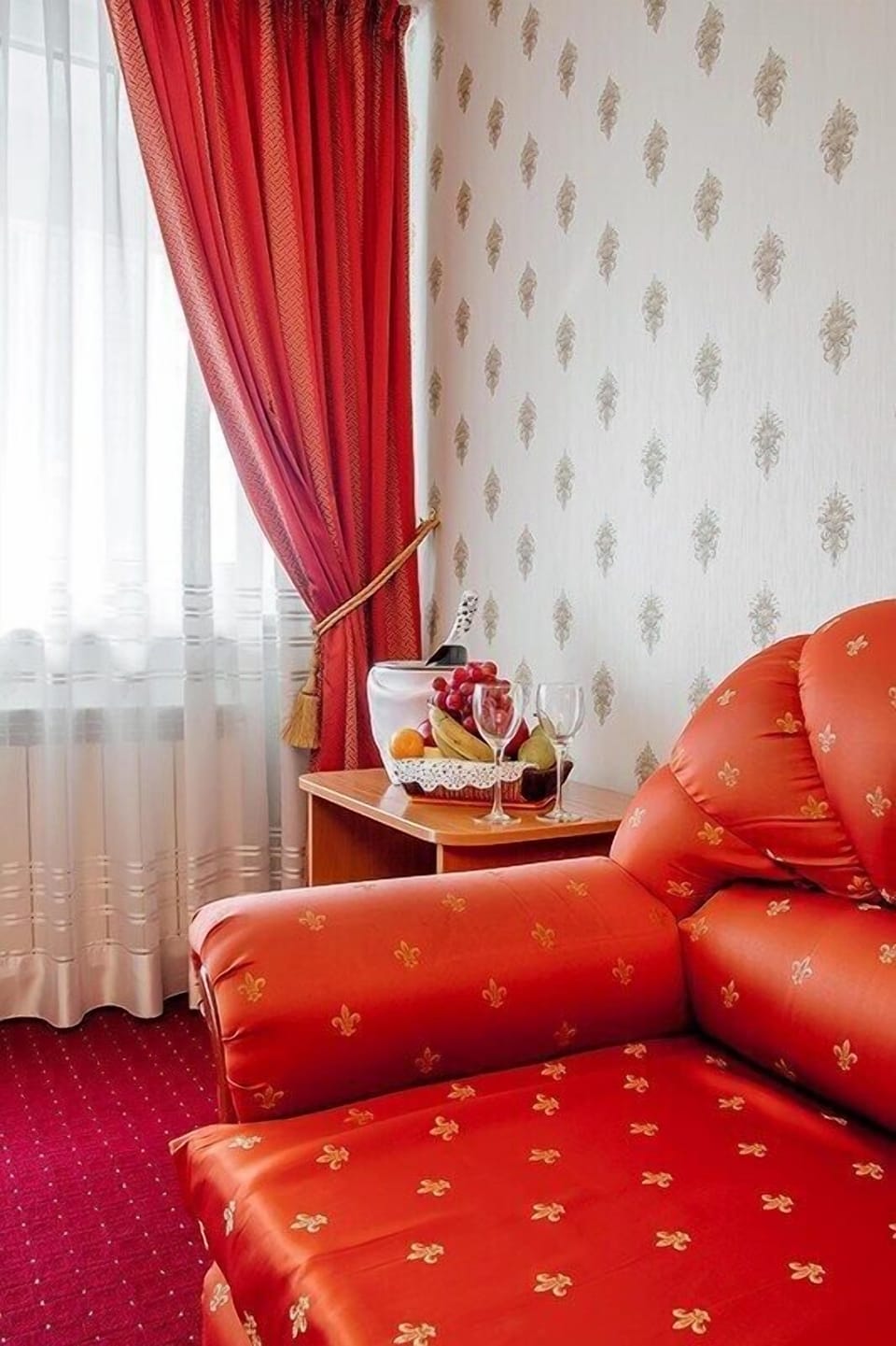 Luxury Suite | In-room safe, desk, iron/ironing board, free WiFi