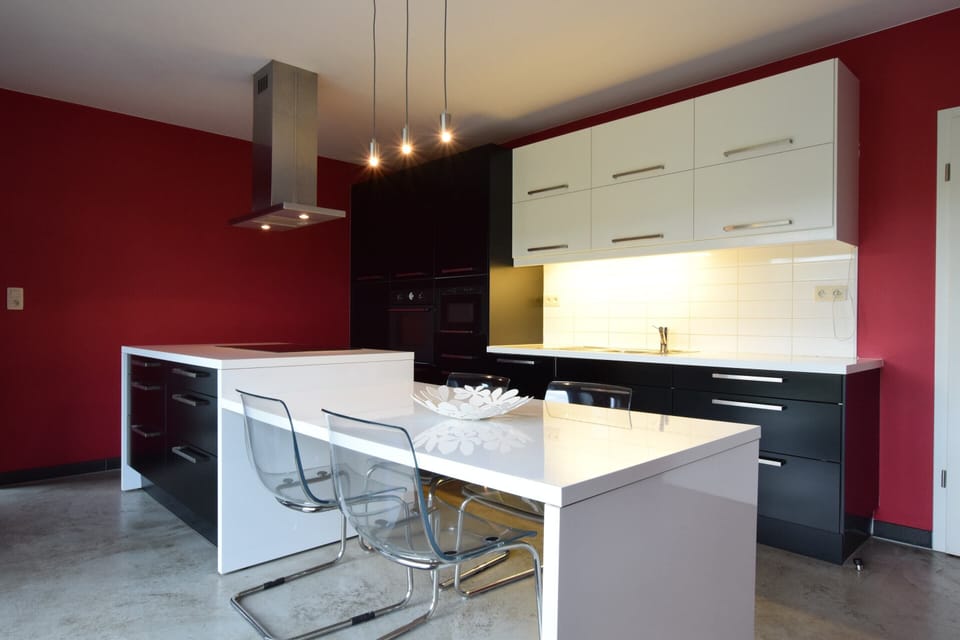 Cottage | Private kitchen | Fridge, highchair