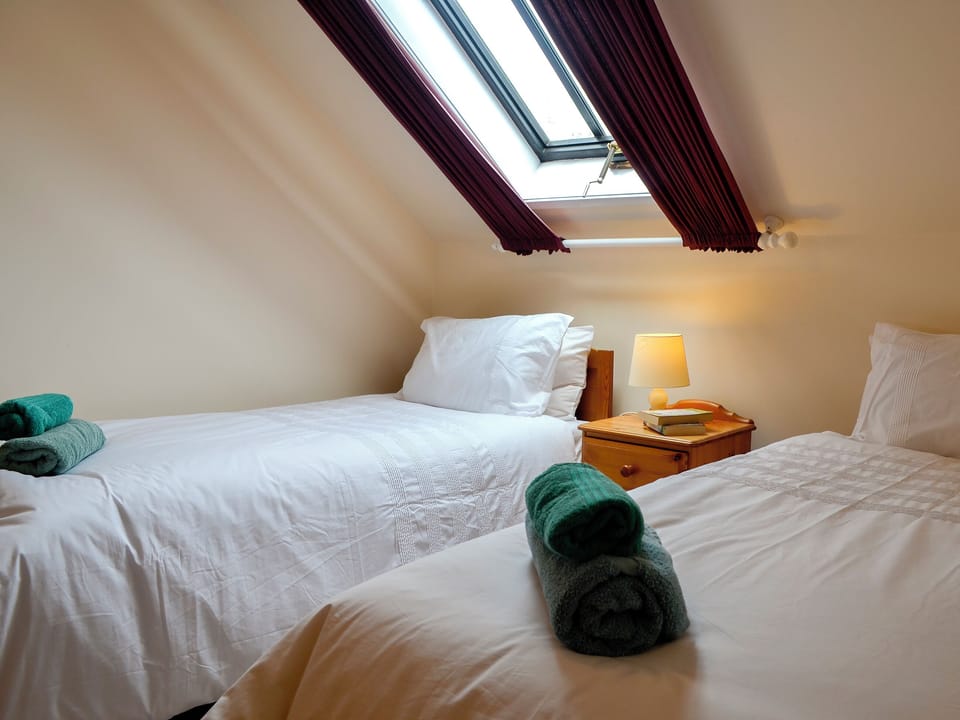 Twin bedroom | Cloud Howe - Arbuthnott Estate Cottages, Arbuthnott, near Stonehaven