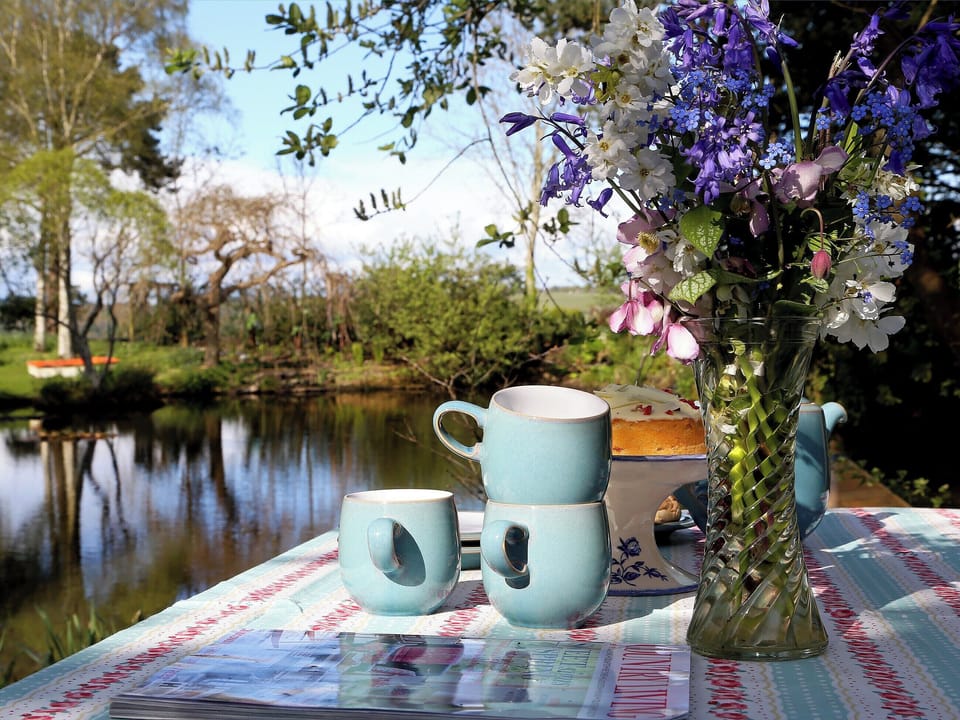 Outdoor eating area | Garden Cottage, Icklesham