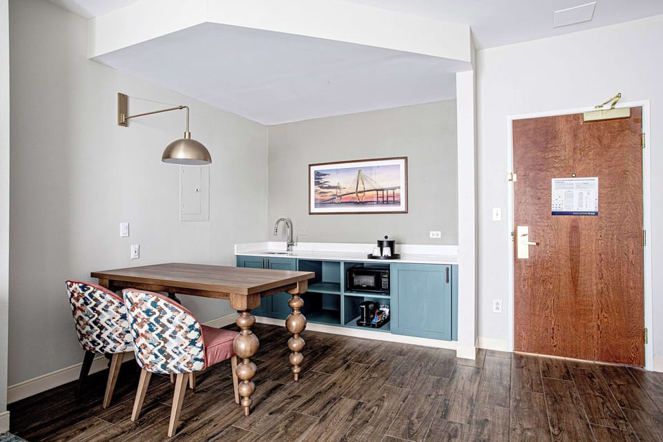 One King One Bedroom Suite, Non-Smoking | Down comforters, pillowtop beds, in-room safe, blackout drapes
