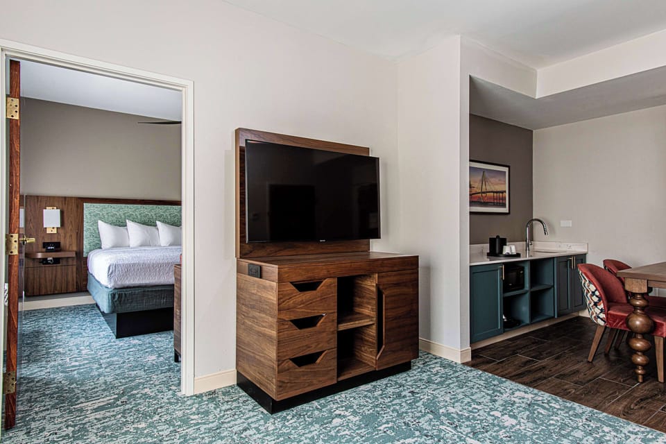 King Suite Kitchen Nonsmoking | Down comforters, pillowtop beds, in-room safe, blackout drapes