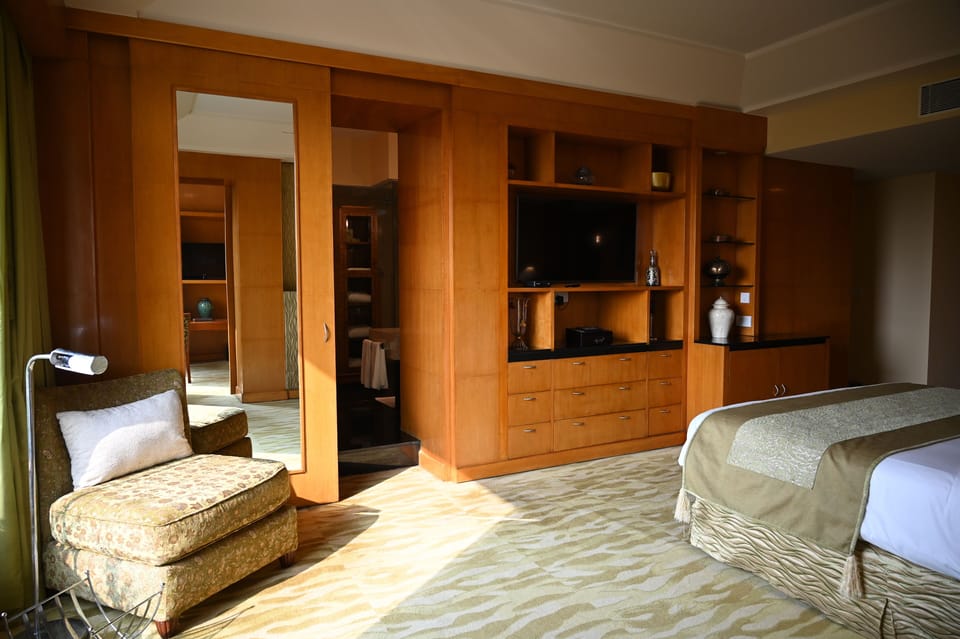 Presidential Suite, 15% Off Food&Soft Beverages, 20% Off Spa&Laundry, Club Access, Butler On Request | Premium bedding, down comforters, pillowtop beds, minibar