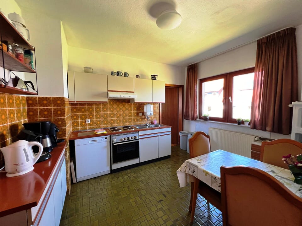 House | Private kitchen | Microwave, stovetop, dishwasher, highchair