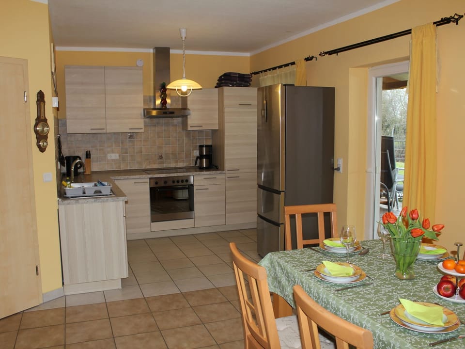 Bungalow | Private kitchen | Highchair