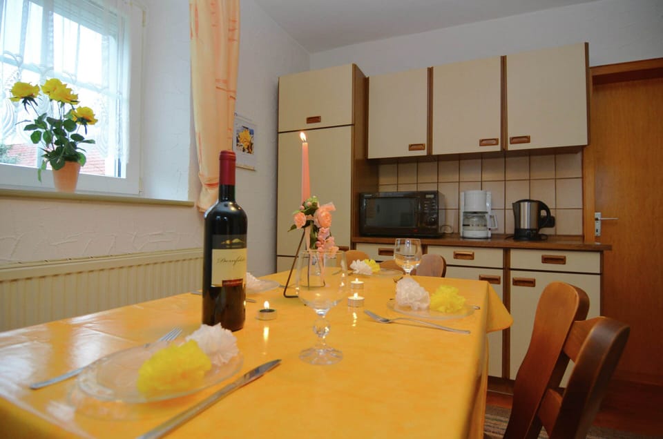 House | Private kitchen | Microwave, stovetop, highchair
