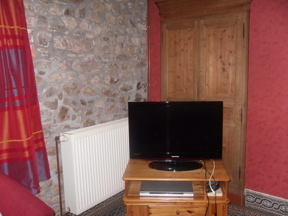 Cottage | Living room | Fireplace