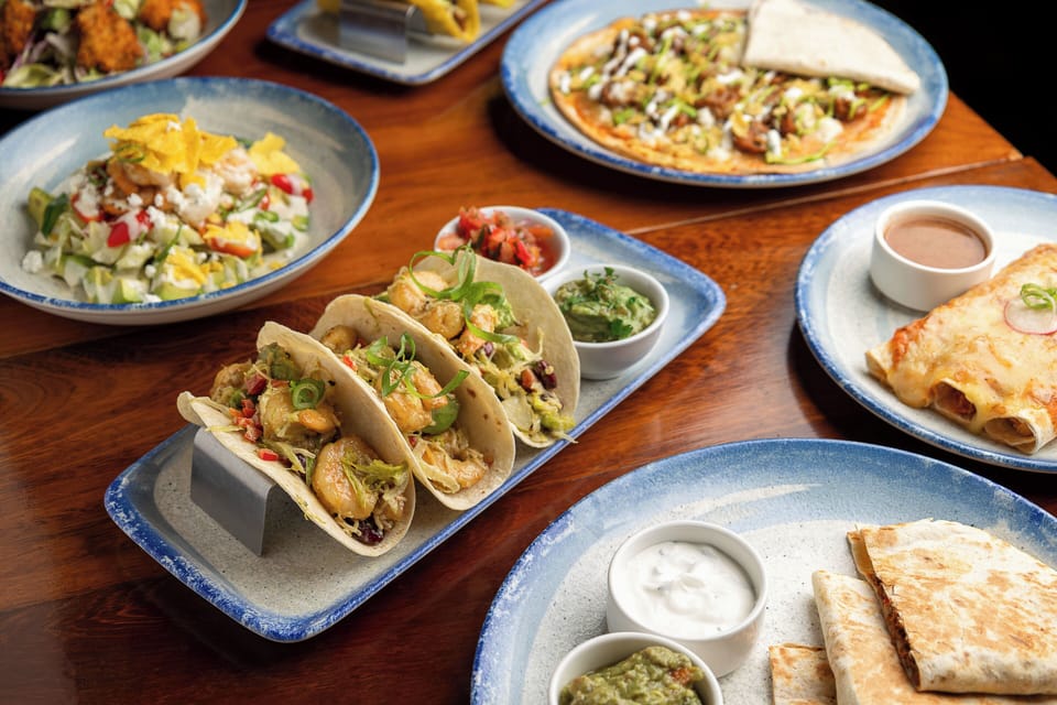 5 restaurants; breakfast, lunch, and dinner served