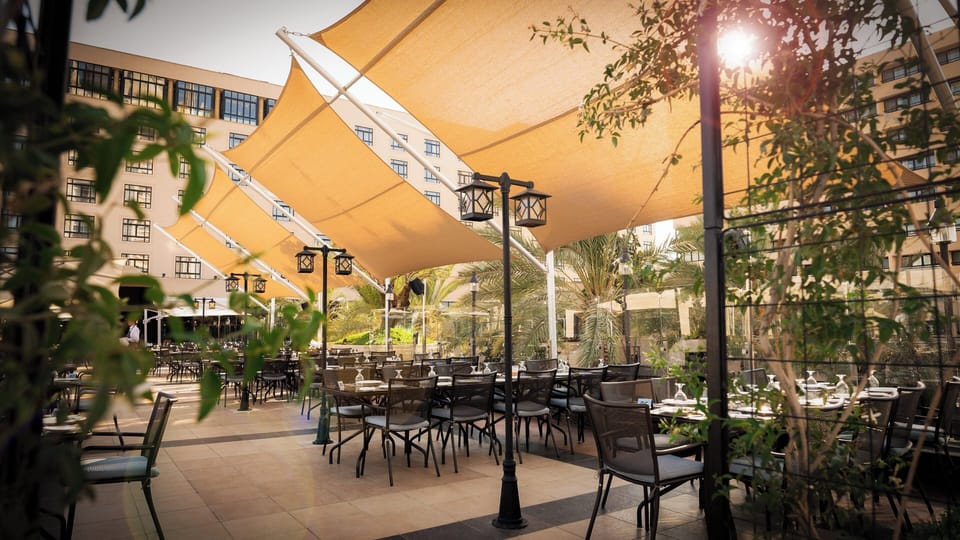5 restaurants; breakfast, lunch, and dinner served