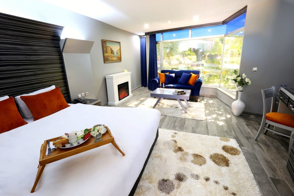 Superior Room | Minibar, in-room safe, individually decorated, individually furnished