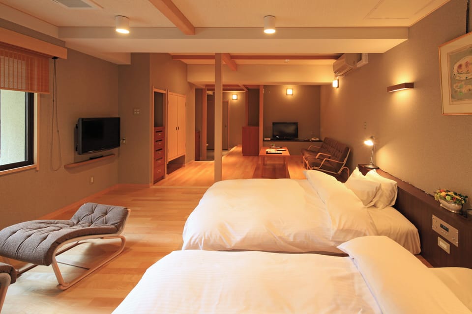 Superior Twin Room | In-room safe, WiFi (free)