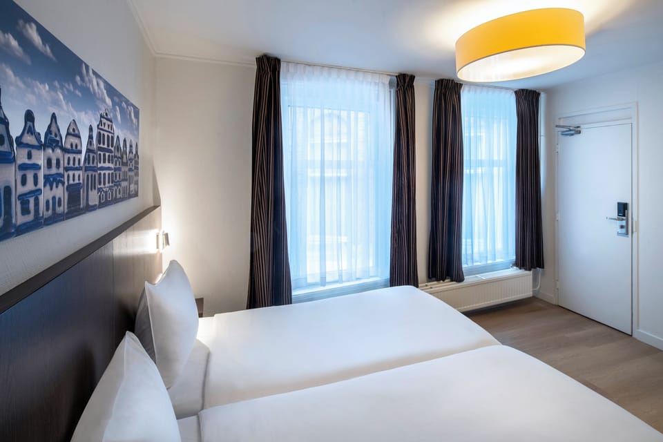 Premium bedding, in-room safe, desk, blackout drapes