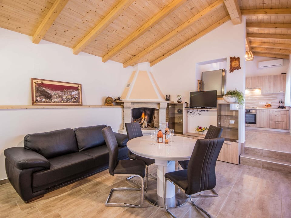 House | Dining