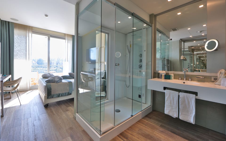 Deluxe Room, 1 Double Bed, River View | 1 bedroom, down comforters, minibar, in-room safe