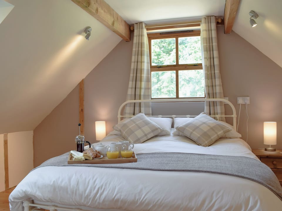 Comfortable double bedroom | Woodpecker Rest, Llechryd, near Cardigan