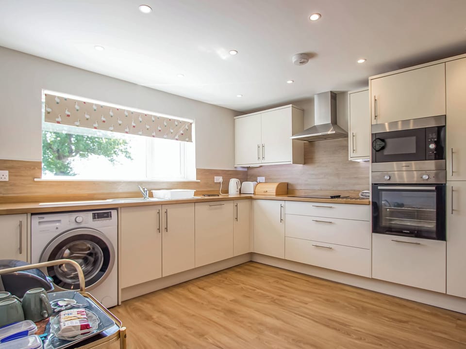 Comprehensively equipped kitchen | Grieve&rsquo;s Cottage, Portmahomack, near Tain