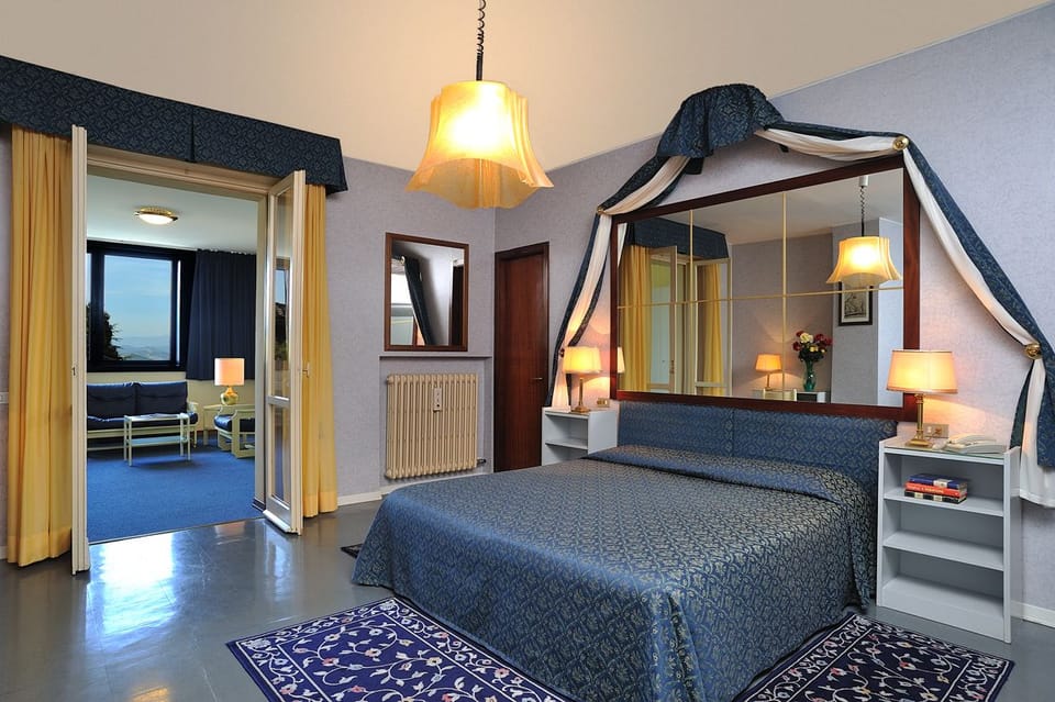 Deluxe Double Room | Minibar, in-room safe, desk, soundproofing