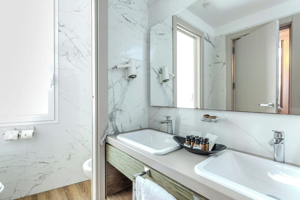 Bathroom sink