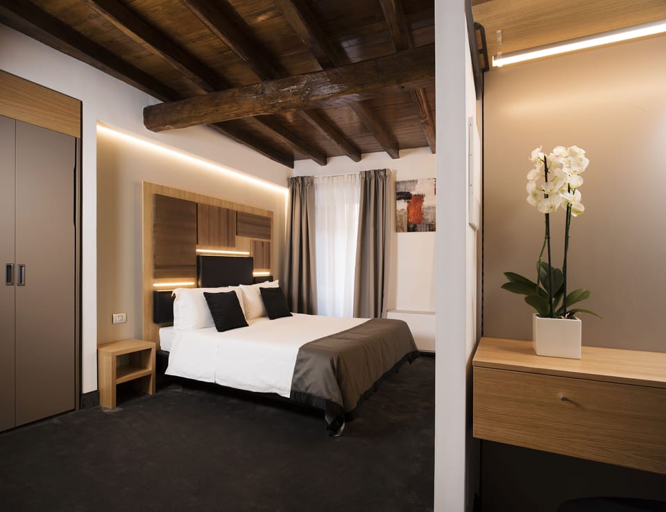 Superior Double Room, Annex Building | In-room safe, soundproofing, free WiFi, bed sheets
