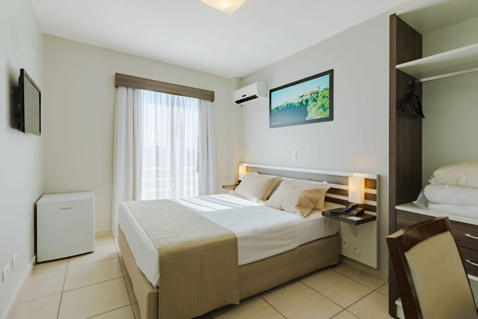 Superior Double Room | Hypo-allergenic bedding, minibar, desk, free WiFi