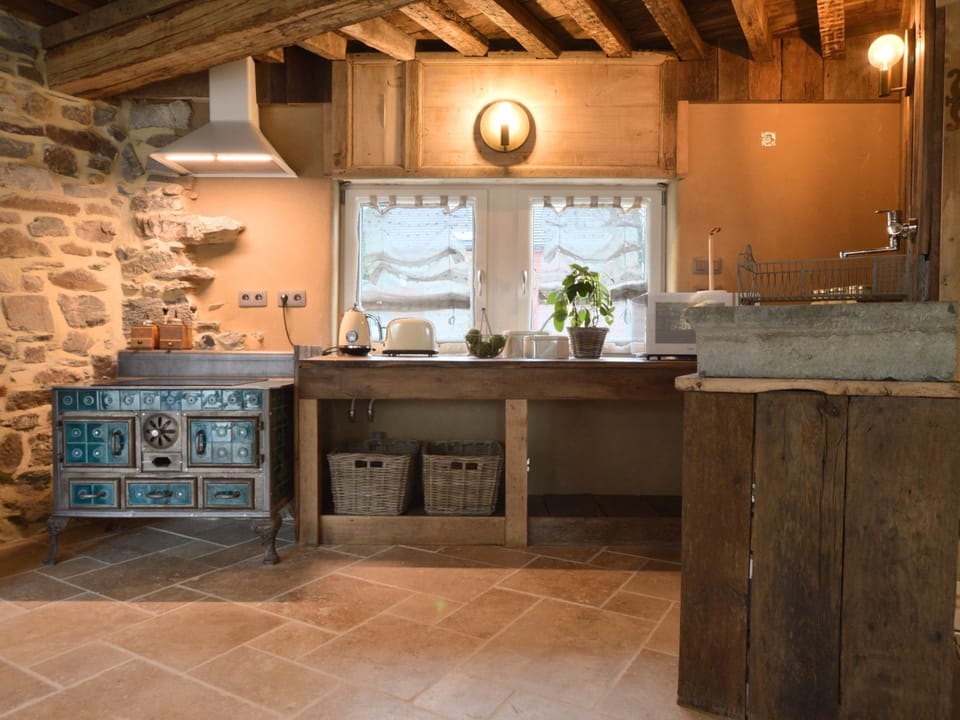 Cottage | Private kitchen | Microwave