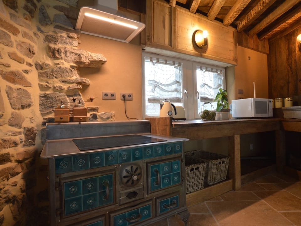 Cottage | Private kitchen | Microwave