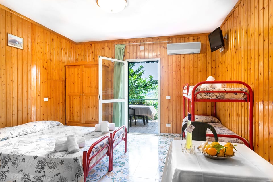Bungalow, Kitchenette (2 pax) | Minibar, in-room safe, WiFi (surcharge), bed sheets