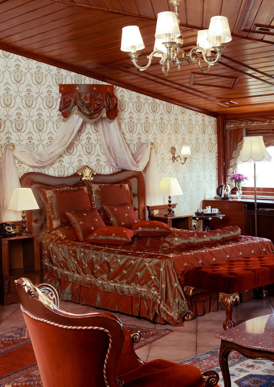 Penthouse Suite | Premium bedding, in-room safe, desk, blackout drapes