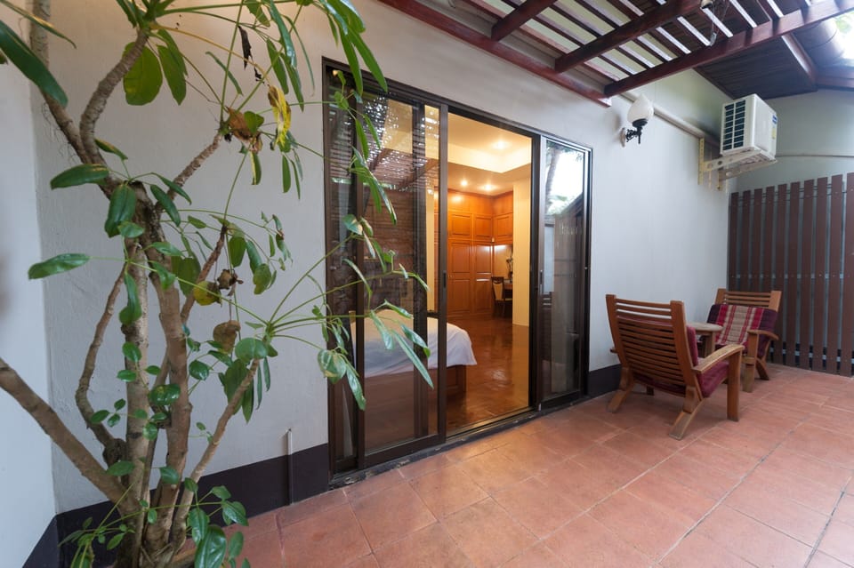 Junior Suite, 1 King Bed, Jetted Tub | Premium bedding, minibar, in-room safe, individually decorated