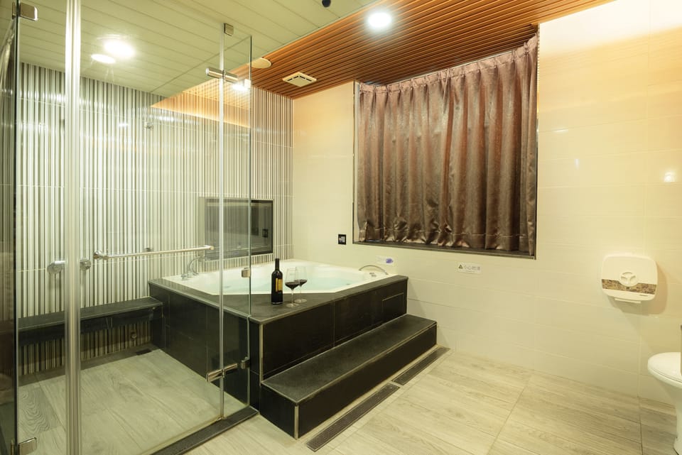 Deluxe Room, 1 Double Bed | Desk, soundproofing, free WiFi