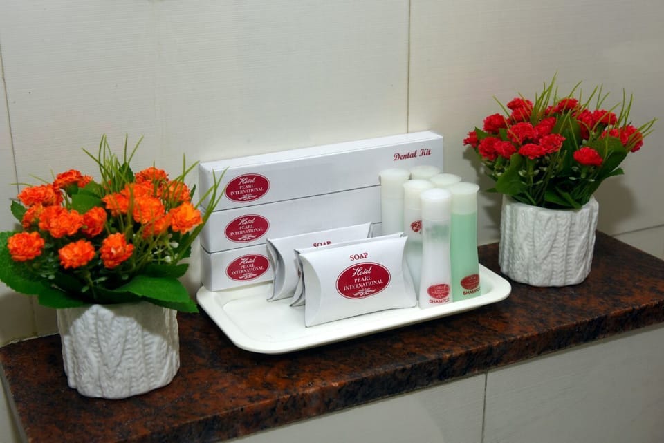Shower, rainfall showerhead, free toiletries, slippers
