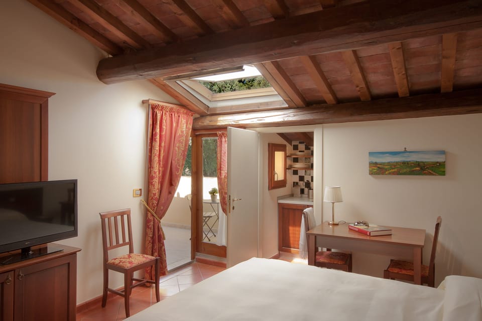 Deluxe Double Room, Ground Floor | Minibar, in-room safe, desk, blackout drapes