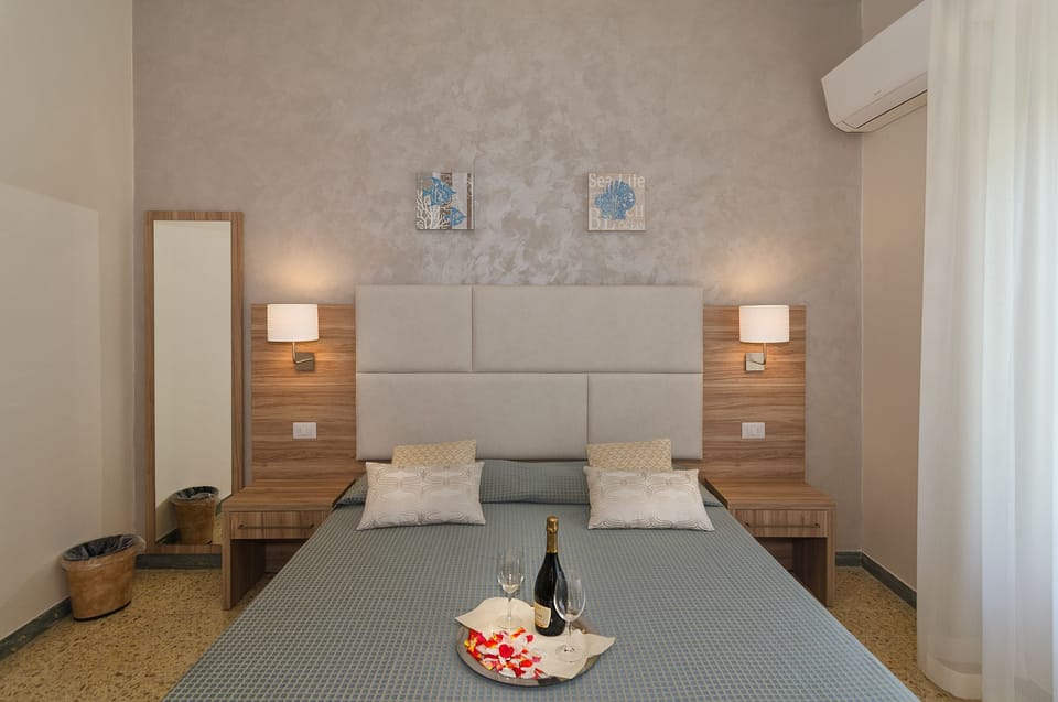 Double Room | 1 bedroom, minibar, in-room safe, desk