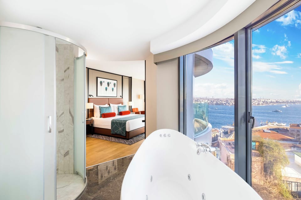 Frette Italian sheets, premium bedding, minibar, in-room safe