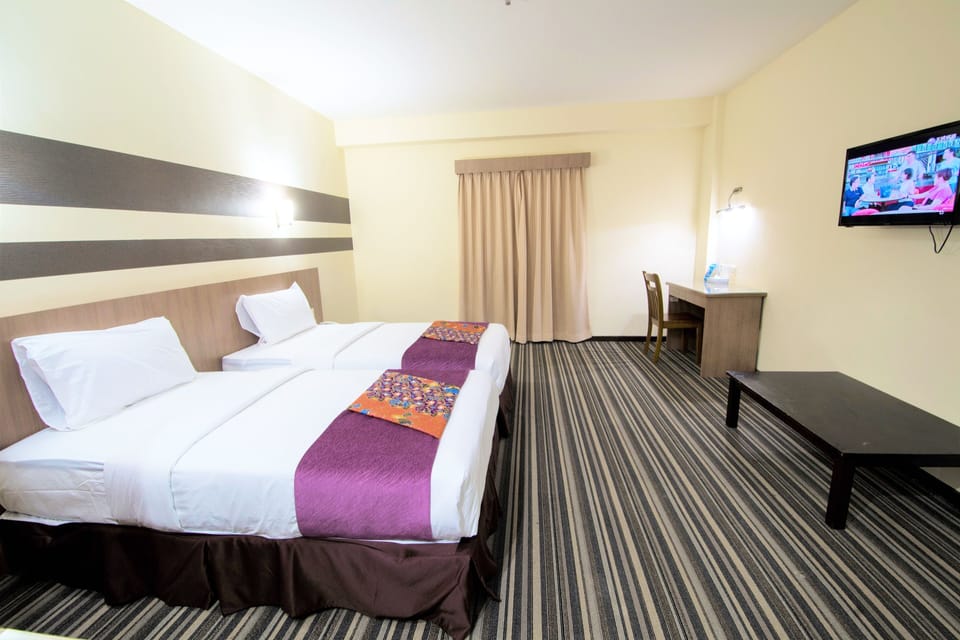 Deluxe Room, 2 Twin Beds | 1 bedroom, in-room safe, desk, laptop workspace