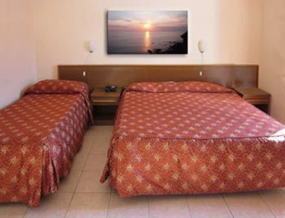 3 - Camera Tripla | Down comforters, in-room safe, desk, free WiFi