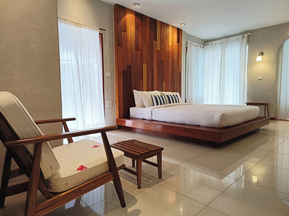 Pella River Access | 1 bedroom, premium bedding, down comforters, Select Comfort beds