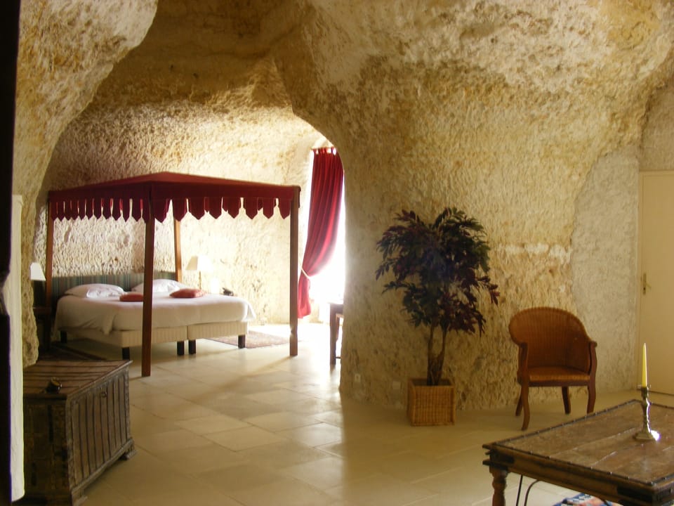 Signature Room | Premium bedding, blackout drapes, soundproofing, free WiFi