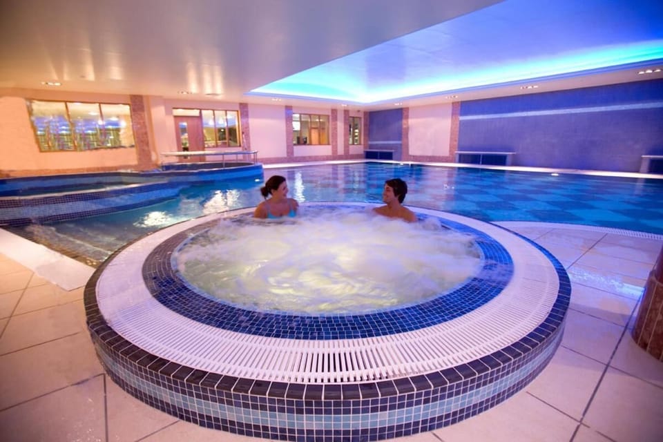 Couples treatment rooms, sauna, hot tub, mud baths, hydrotherapy