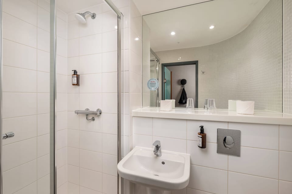 Shower, free toiletries, hair dryer, towels