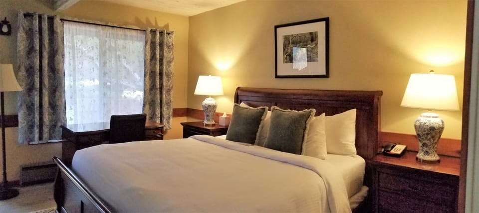 Premium bedding, iron/ironing board, free WiFi, bed sheets