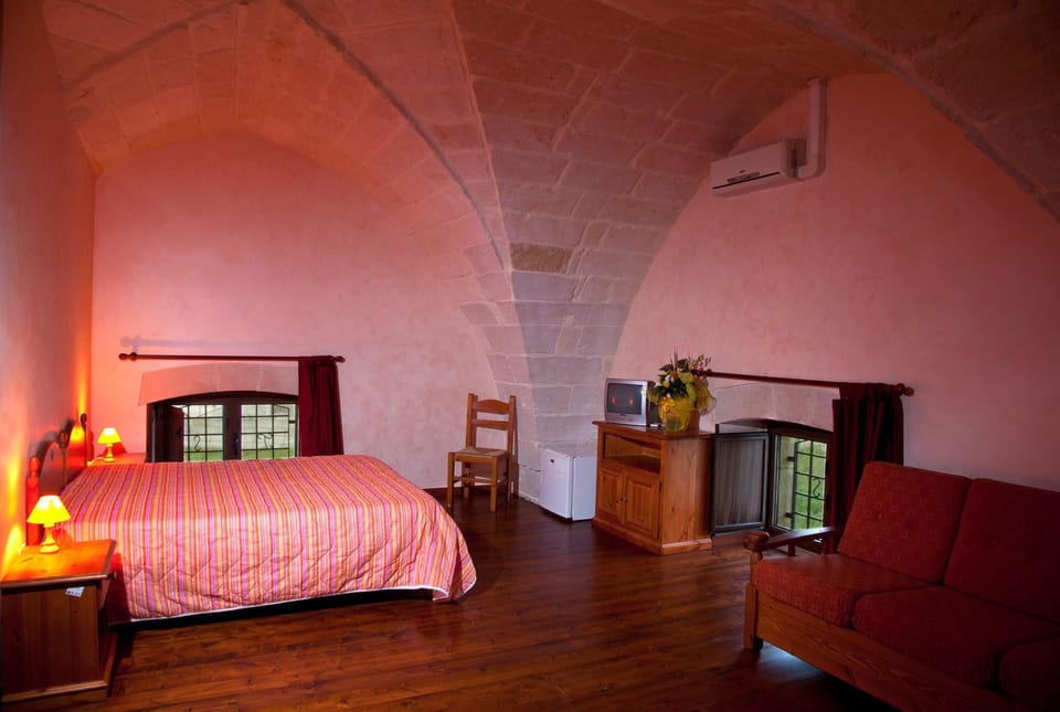 Free cribs/infant beds, rollaway beds, free WiFi