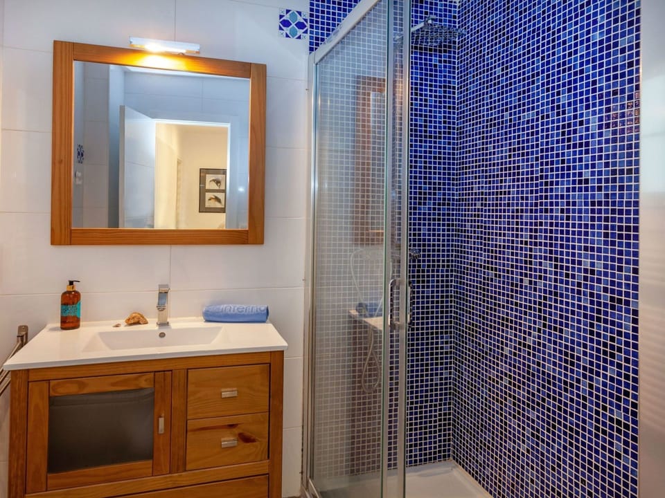 Bathroom, Room, Blue, Tile, Property, Purple, Interior Design, Bathroom Accessory, Wall, Real Estate