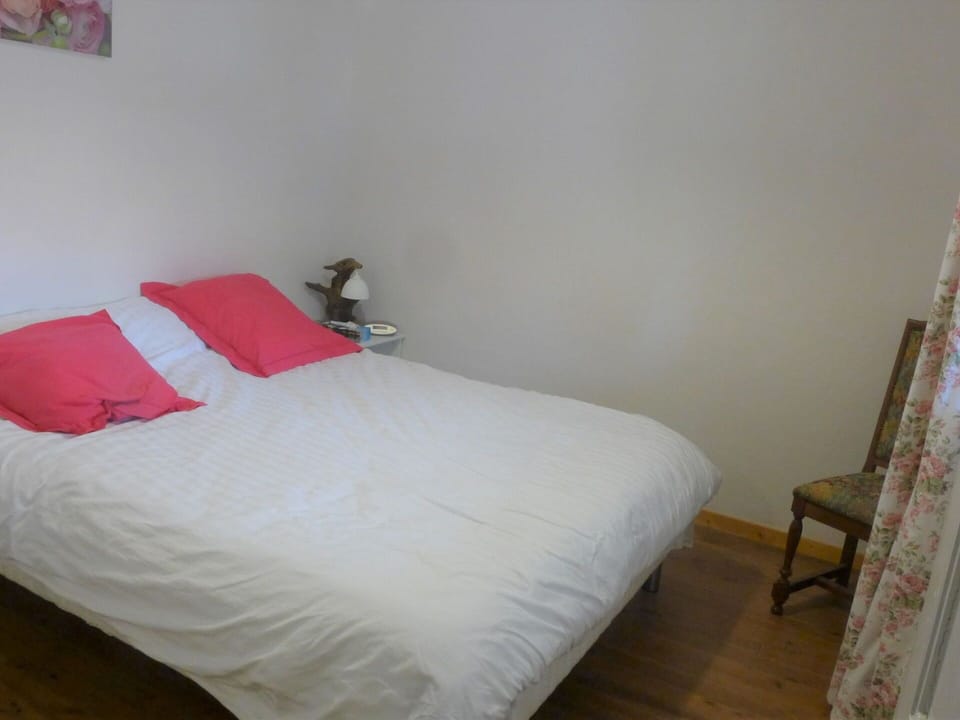 Furniture, Comfort, Wood, Interior Design, Pillow, Bed, Floor, Flooring, Hardwood, Linens