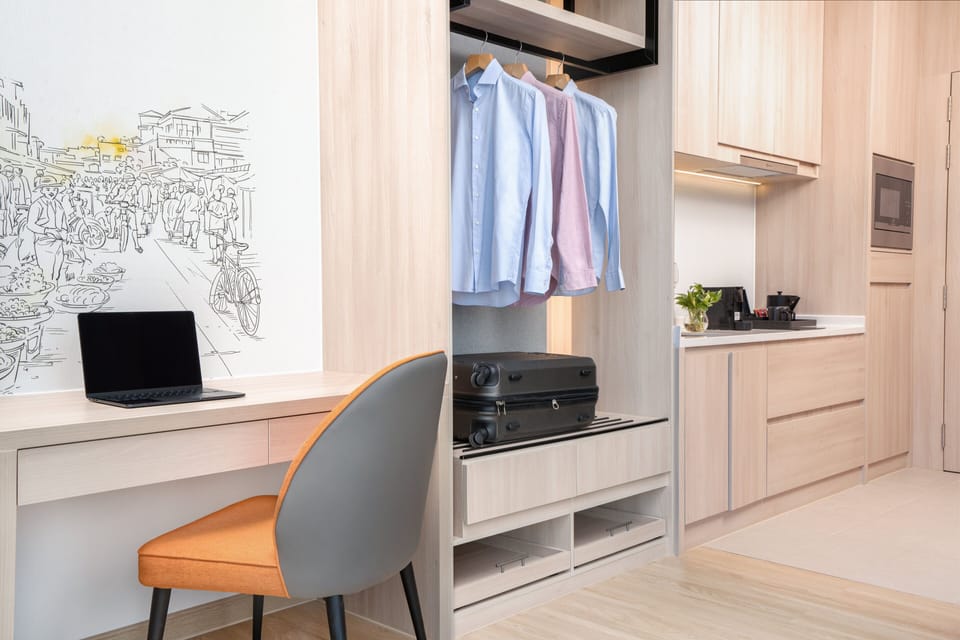 Deluxe Studio, 1 King Bed | Room amenity