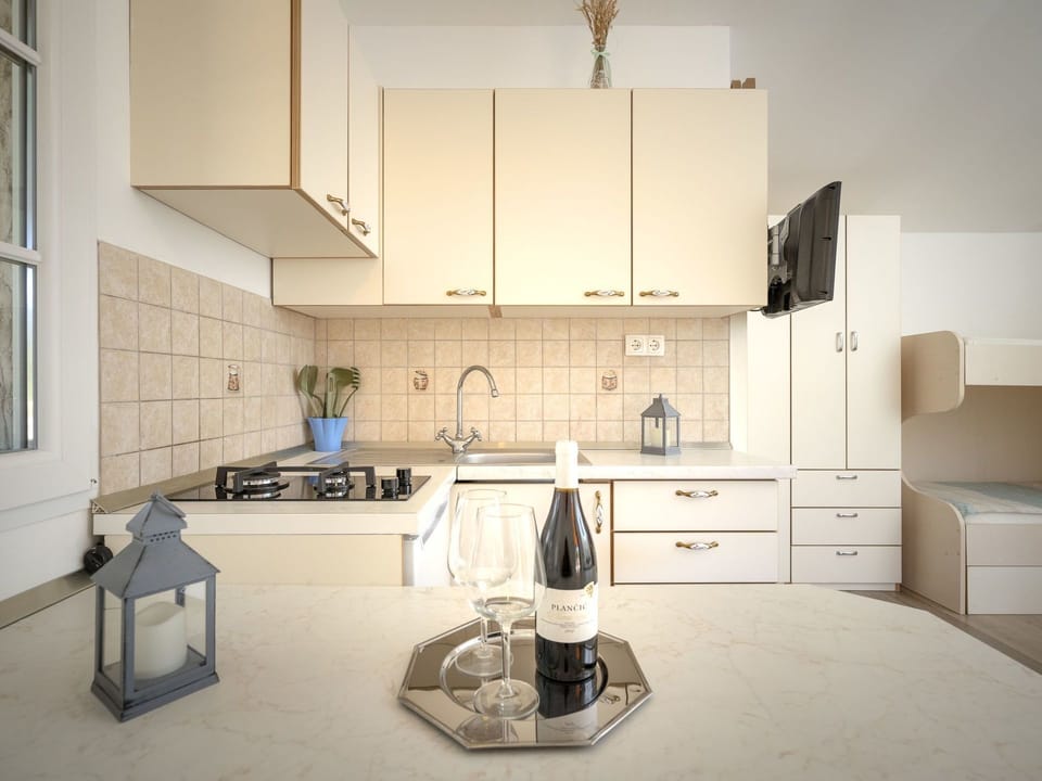 Room, Property, White, Furniture, Interior Design, Kitchen, Cabinetry, Countertop, Tile, Building